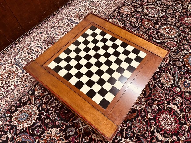 Autehtic-Models-Speeltafel