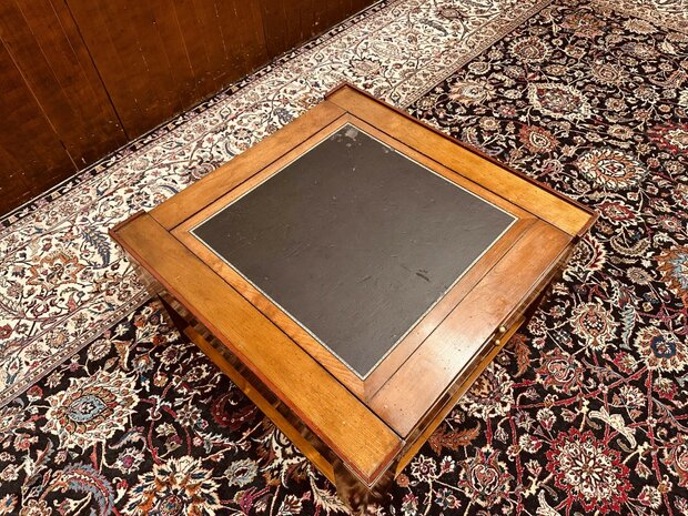 Autehtic-Models-Speeltafel