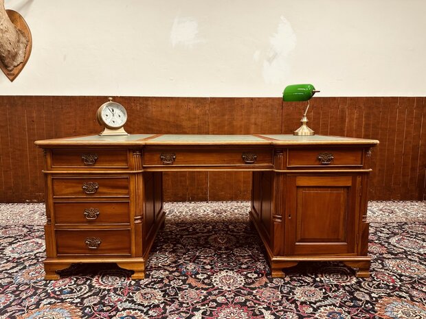 Klassiek-Engels-Bureau-Partnerdesk