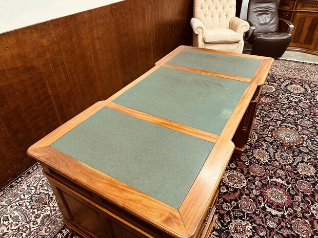 Klassiek-Engels-Bureau-Partnerdesk