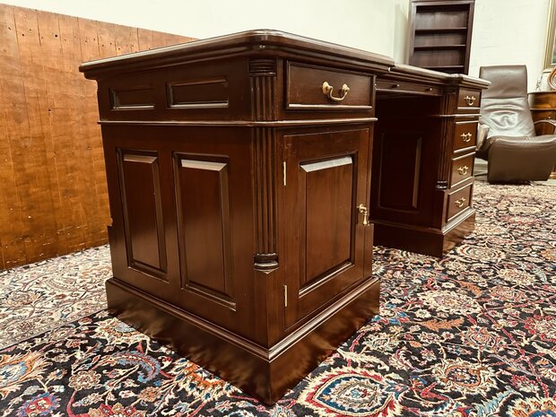 Klassiek-Engels-Bureau-met-Lederen-Inleg