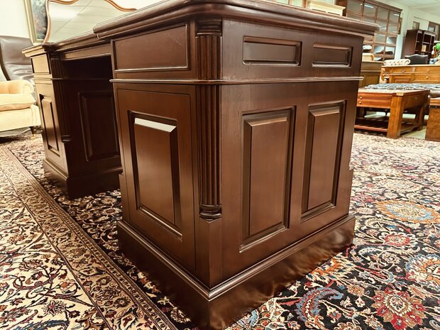 Klassiek-Engels-Bureau-met-Lederen-Inleg