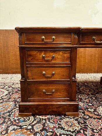 Klassiek-Engels-Chesterfield-Bureau-Partnerdesk