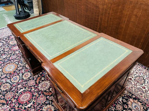 Klassiek-Engels-Chesterfield-Bureau-Partnerdesk