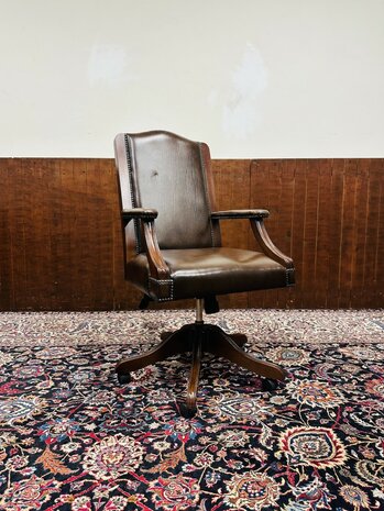 Engelse-Antieke-Chesterfield-Bureaustoel