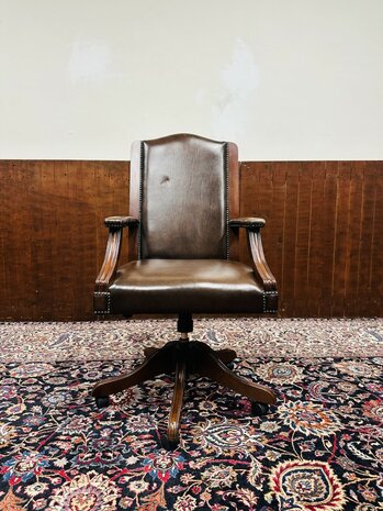 Engelse-Antieke-Chesterfield-Bureaustoel