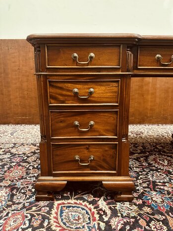 Engels-Klassiek-Bureau-met-Groene-Inleg