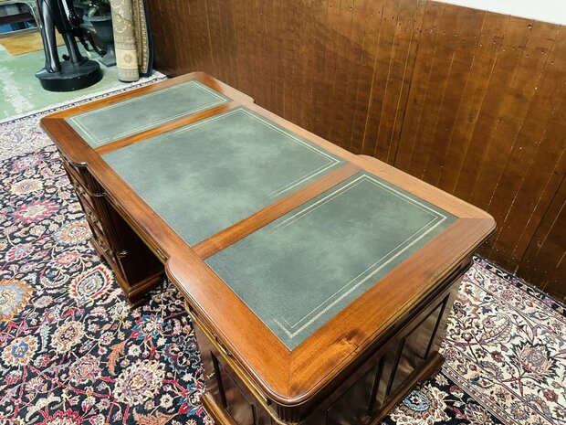 Engels-Klassiek-Bureau-met-Groene-Inleg