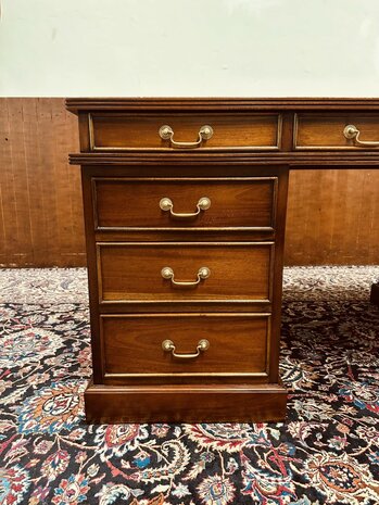 Engels-Klassiek-Bureau-met-Zwarte-Inleg