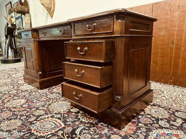 Ondiep-Smal-Klassiek-Engels-Antiek-Chesterfield-Bureau-Desk-met-Groene-Lederen-Inleg
