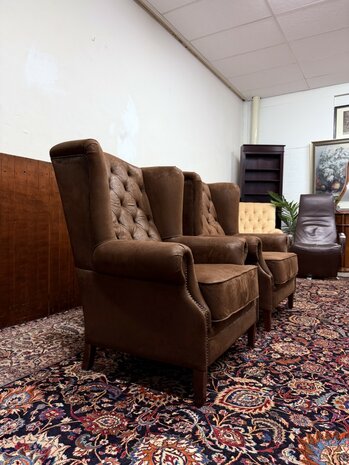 Klassiek-Engels-Chesterfield-Gestofeerde-Fauteuil-Club-Chair-met-Hocker-Poef-4