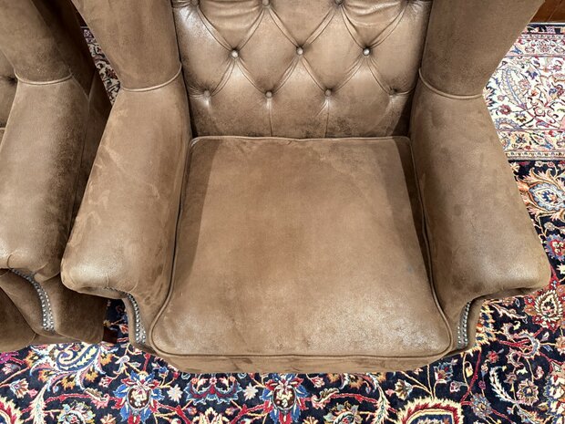 Klassiek-Engels-Chesterfield-Gestofeerde-Fauteuil-Club-Chair-met-Hocker-Poef-10