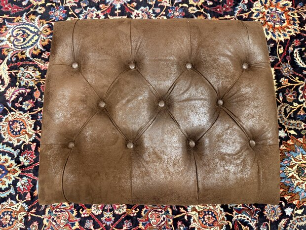 Klassiek-Engels-Chesterfield-Gestofeerde-Fauteuil-Club-Chair-met-Hocker-Poef-14