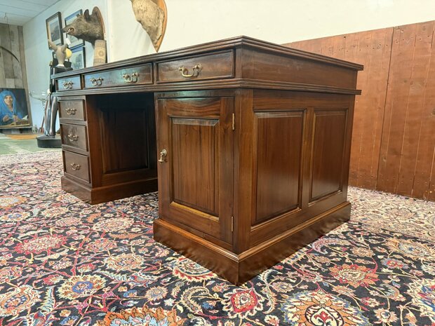 Klassiek-Engels-Antiek-Oud-Bureau-Desk-met-Zwart-Lederen-Inleg-4