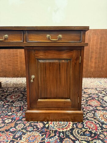 Klassiek-Engels-Antiek-Oud-Bureau-Desk-met-Zwart-Lederen-Inleg-10