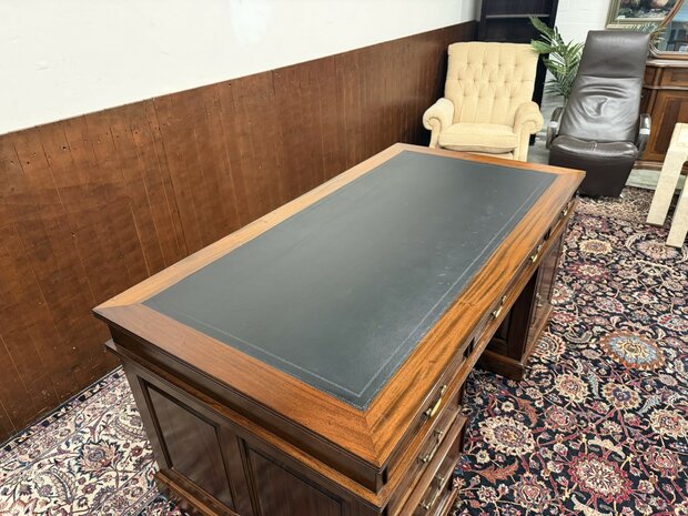 Klassiek-Engels-Antiek-Oud-Bureau-Desk-met-Zwart-Lederen-Inleg-15