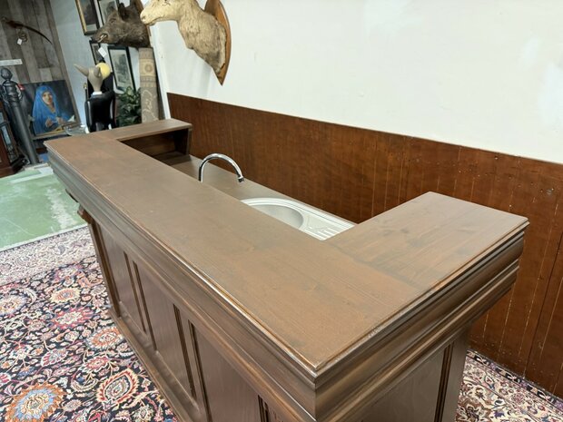 Klassiek-Engels-Antiek-Oud-Chesterfield-Mancave-Bar-Toog-Pubbar-met-Barkrukken