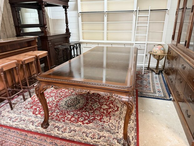 Grote-Klassieke-Antieke-Oude-Italiaanse-Eettafel-Notenhouten-Blad-1