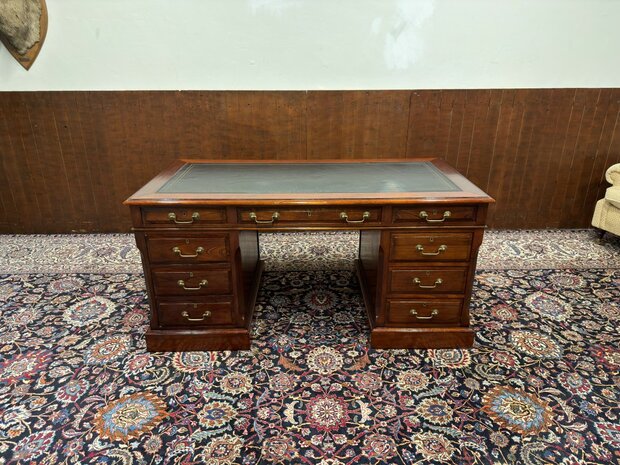 Klassiek-Engels-Oud-Antiek-Chesterfield-Globe-Wernicke-Bureau-Desk-met-Zwart-Lederen-Inleg