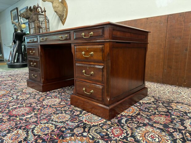 Klassiek-Engels-Oud-Antiek-Chesterfield-Globe-Wernicke-Bureau-Desk-met-Zwart-Lederen-Inleg