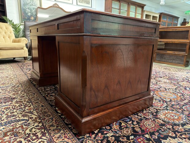Klassiek-Engels-Oud-Antiek-Chesterfield-Globe-Wernicke-Bureau-Desk-met-Zwart-Lederen-Inleg