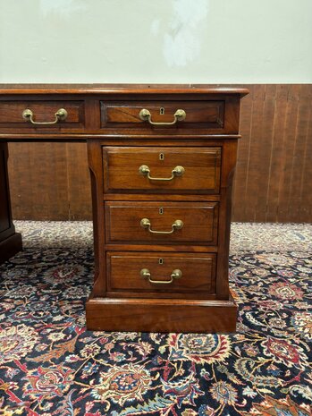 Klassiek-Engels-Oud-Antiek-Chesterfield-Globe-Wernicke-Bureau-Desk-met-Zwart-Lederen-Inleg