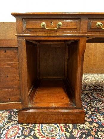 Klassiek-Engels-Oud-Antiek-Chesterfield-Globe-Wernicke-Bureau-Desk-met-Zwart-Lederen-Inleg