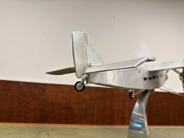 Authentic-Models-Ford-Trimotor-Model-Vliegtuig-miniatuur-Vliegtuig-Schaal-Vliegtuig-Handgemaakt
