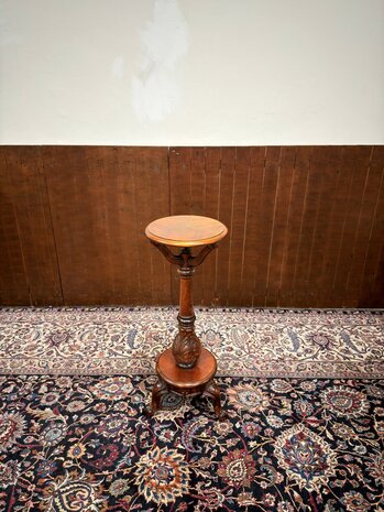 Klassiek-Engels-Oud-Antiek-Chesterfield-Pied-de-stalle-plantenstandaard