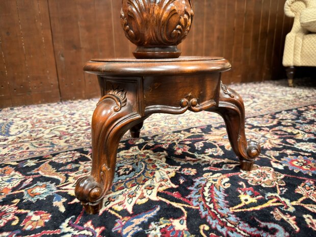 Klassiek-Engels-Oud-Antiek-Chesterfield-Pied-de-stalle-plantenstandaard