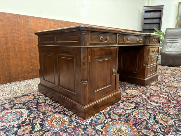 Engels-Klassiek-Oud-Antiek-Chesterfield-Bureau-Desk-Partnerdesk-Groen-Lederen-Inleg