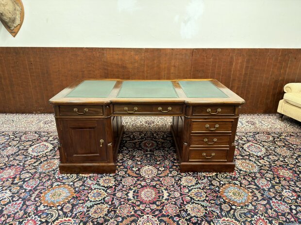 Engels-Klassiek-Oud-Antiek-Chesterfield-Bureau-Desk-Partnerdesk-Groen-Lederen-Inleg