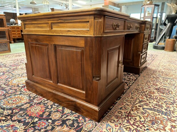 Engels-Klassiek-Oud-Antiek-Chesterfield-Bureau-Desk-Partnerdesk-Groen-Lederen-Inleg