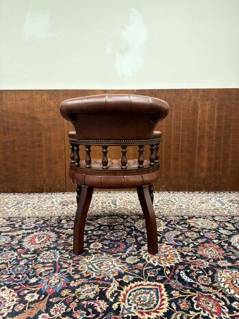 Klassiek-Engels-Antiek-Oud-Chesterfield-Bureaustoel-Chair-Captain-Chair-Stoel