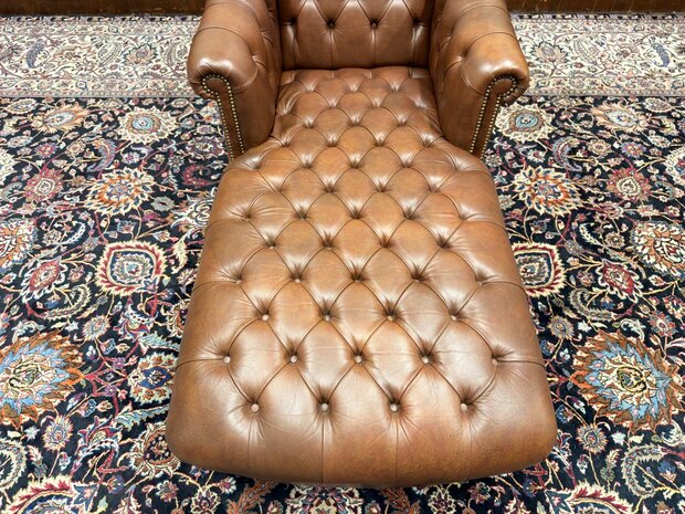 Klassiek-Engels-Antiek-Oud-Chesterfield-Ligbank-Relax-Bank-Chaise-Longue