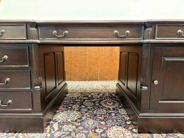 Engels-Klassiek-Oud-Antiek-Chesterfield-Bureau-Desk-Partnerdesk-Met-Groen-Olijf-Olijfgroen-Lederen-Inleg