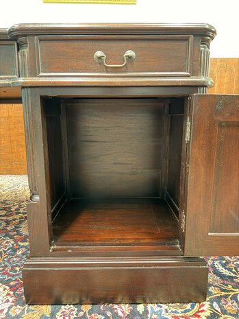 Engels-Klassiek-Oud-Antiek-Chesterfield-Bureau-Desk-Partnerdesk-Met-Groen-Olijf-Olijfgroen-Lederen-Inleg