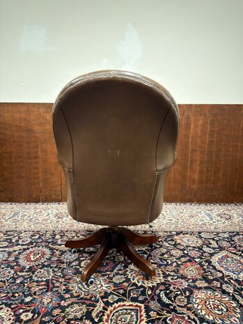 Klassiek-Oud-Engels-Antiek-Chesterfield-Bureaustoel-Director-Chair-in-Bruin-Leder
