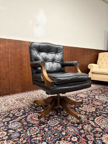 Klassiek-Oud-Antiek-Engels-Chesterfield-Zwart-Lederen-Bureaustoel-President-Chair