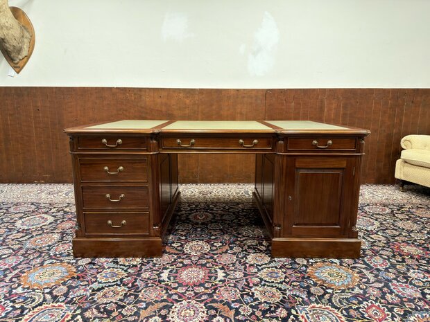Klassiek-Oud-Antiek-Engels-Chesterfield-Mahoniehout-Mahonie-Bureau-Desk-Partnerdesk-met-Groene-Lederen-Inleg