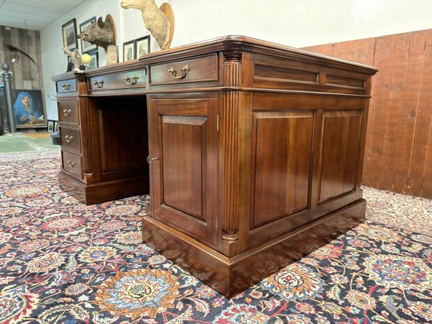 Klassiek-Oud-Antiek-Engels-Chesterfield-Mahoniehout-Mahonie-Bureau-Desk-Partnerdesk-met-Groene-Lederen-Inleg