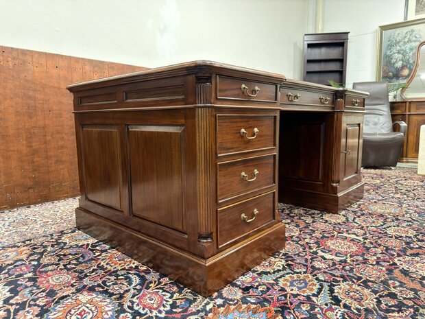 Klassiek-Oud-Antiek-Engels-Chesterfield-Mahoniehout-Mahonie-Bureau-Desk-Partnerdesk-met-Groene-Lederen-Inleg