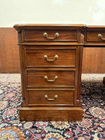 Klassiek-Oud-Antiek-Engels-Chesterfield-Mahoniehout-Mahonie-Bureau-Desk-Partnerdesk-met-Groene-Lederen-Inleg