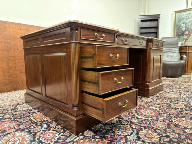 Klassiek-Oud-Antiek-Engels-Chesterfield-Mahoniehout-Mahonie-Bureau-Desk-Partnerdesk-met-Groene-Lederen-Inleg