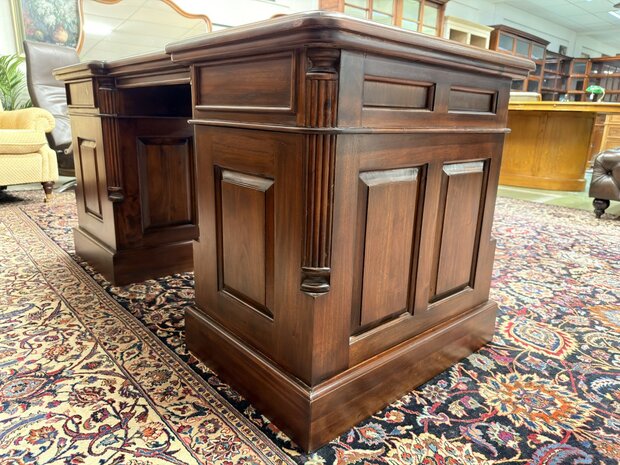 Klassiek-Oud-Antiek-Engels-Chesterfield-Mahoniehout-Mahonie-Bureau-Desk-met-Groene-Lederen-Inleg