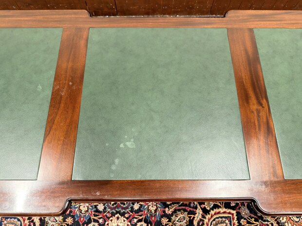 Klassiek-Oud-Antiek-Engels-Chesterfield-Mahoniehout-Mahonie-Bureau-Desk-met-Groene-Lederen-Inleg