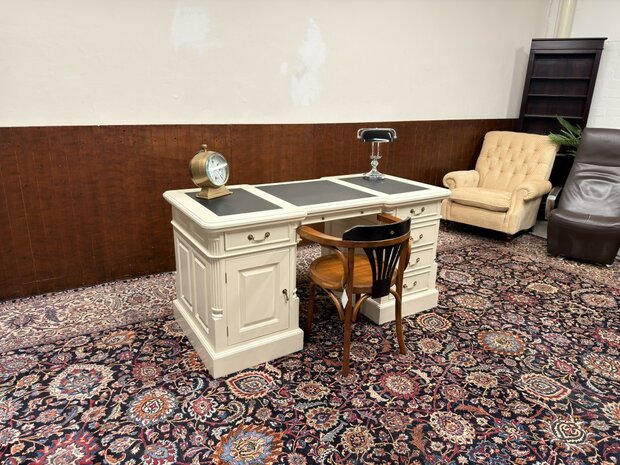 Klassiek-Oud-Antiek-Engels-Chesterfield-Mahoniehout-Mahonie-Wit-Creme-Landelijk-Bureau-Desk-met-ZwartLederen-Inleg