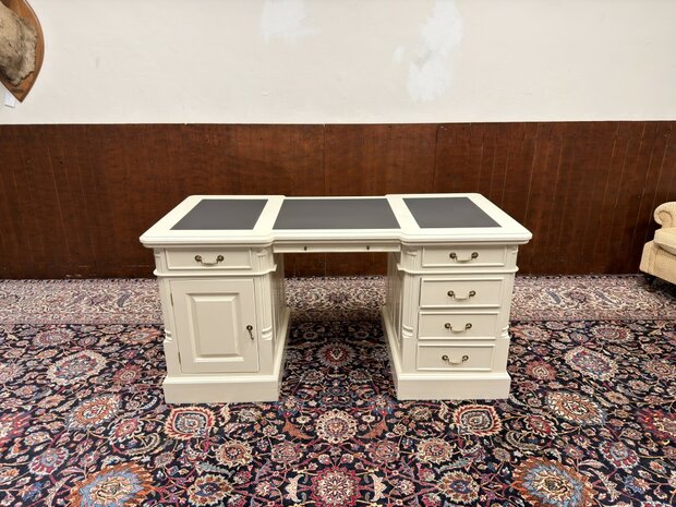 Klassiek-Oud-Antiek-Engels-Chesterfield-Mahoniehout-Mahonie-Wit-Creme-Landelijk-Bureau-Desk-met-ZwartLederen-Inleg