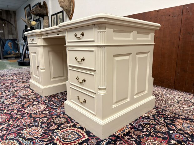 Klassiek-Oud-Antiek-Engels-Chesterfield-Mahoniehout-Mahonie-Wit-Creme-Landelijk-Bureau-Desk-met-ZwartLederen-Inleg