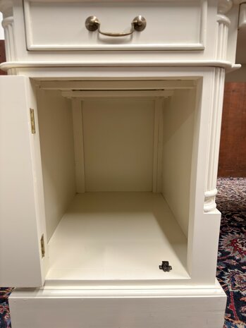 Klassiek-Oud-Antiek-Engels-Chesterfield-Mahoniehout-Mahonie-Wit-Creme-Landelijk-Bureau-Desk-met-ZwartLederen-Inleg